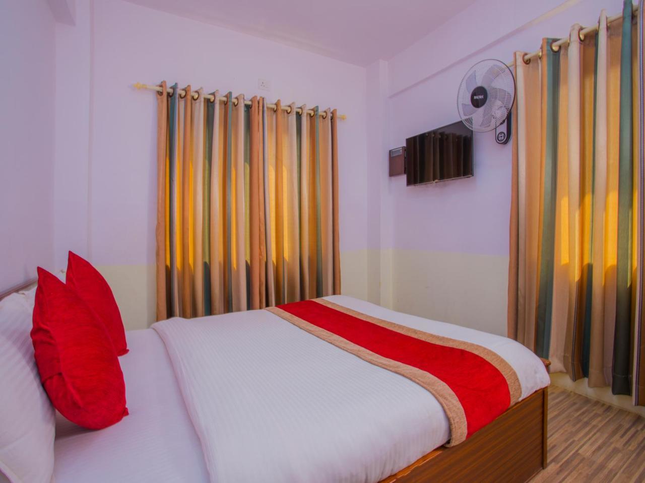 Oyo 255 White Zambala Hotel Kathmandu Bagian luar foto