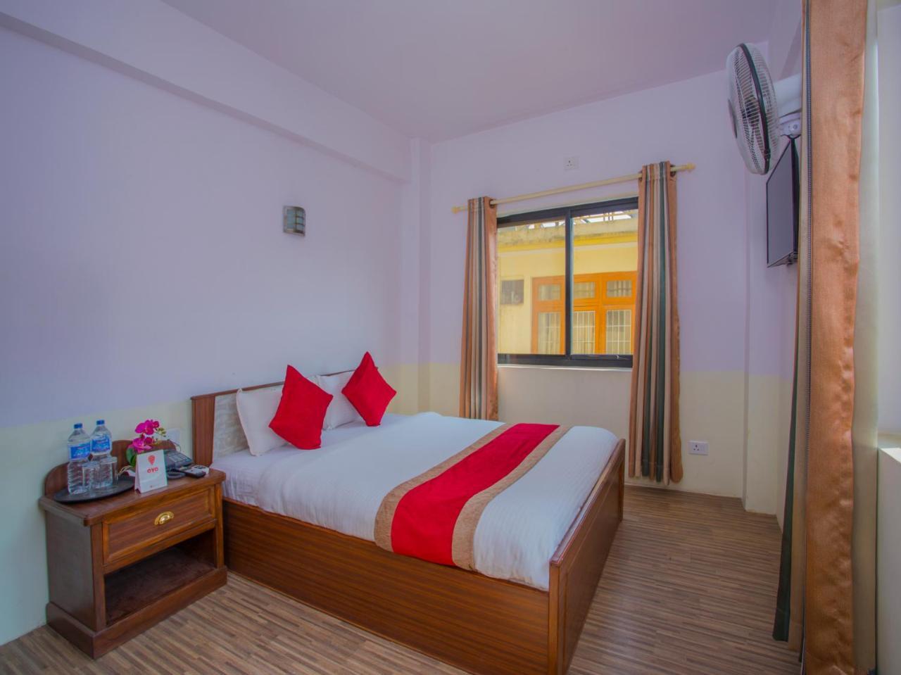 Oyo 255 White Zambala Hotel Kathmandu Bagian luar foto