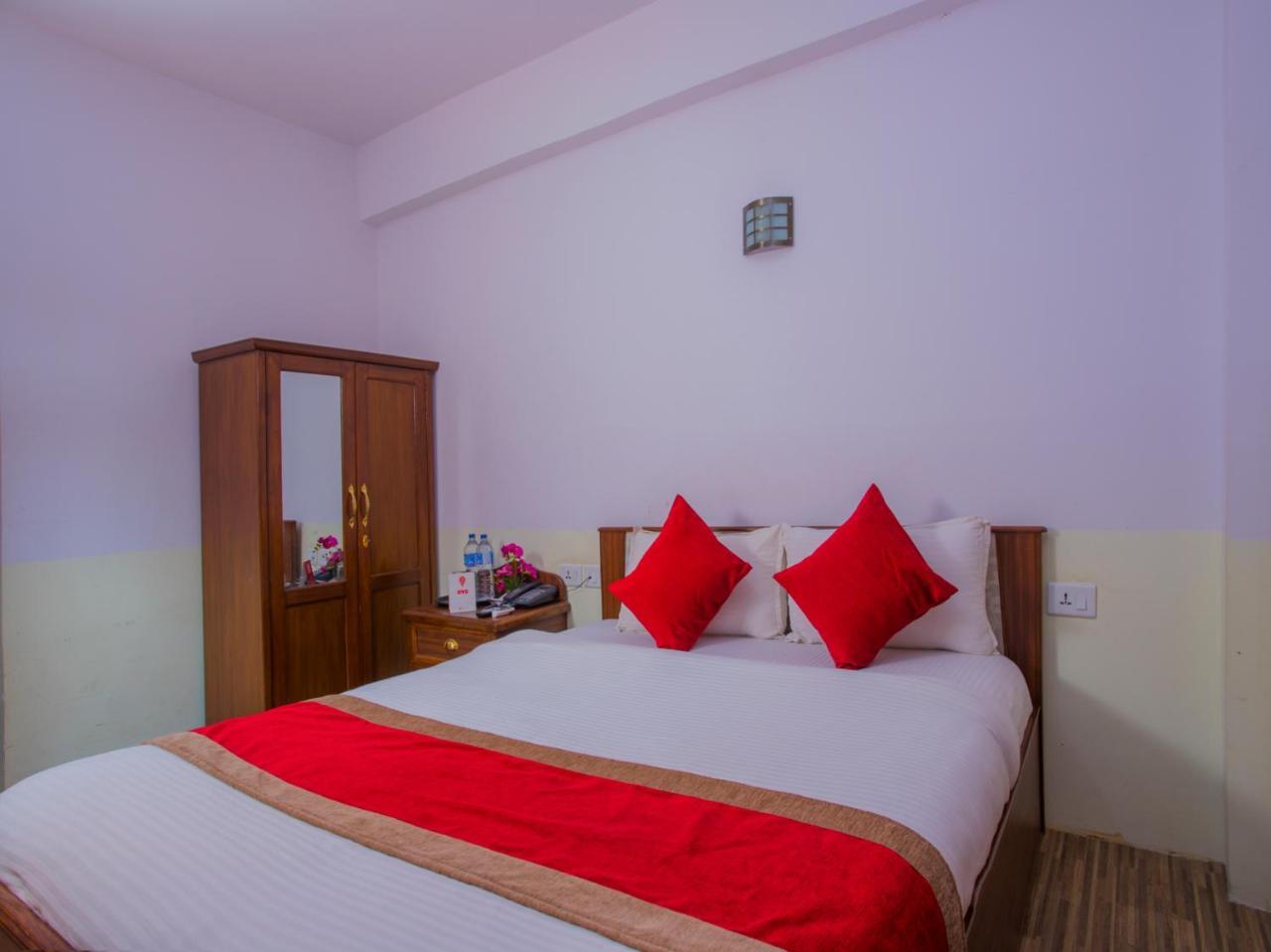 Oyo 255 White Zambala Hotel Kathmandu Bagian luar foto
