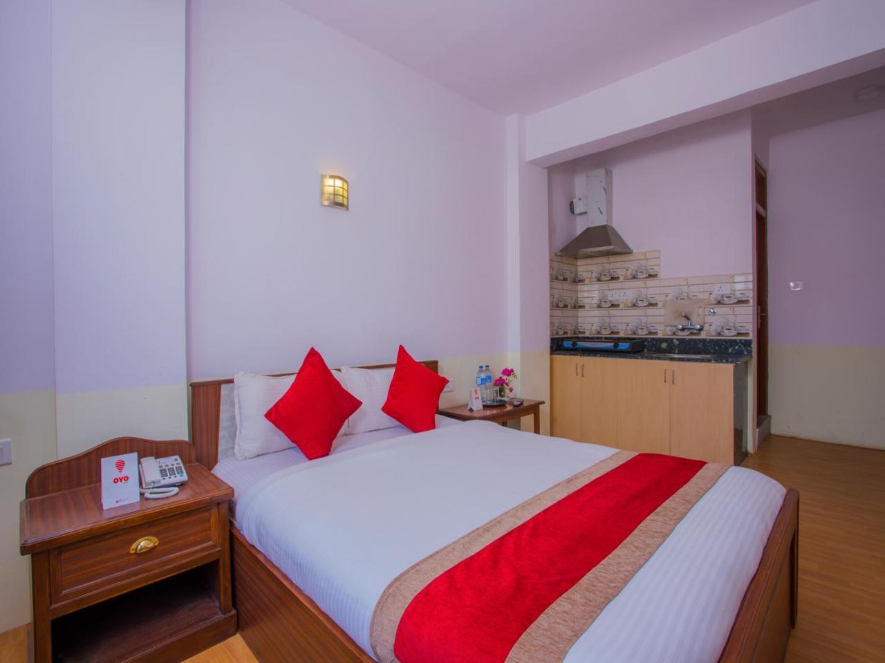 Oyo 255 White Zambala Hotel Kathmandu Bagian luar foto