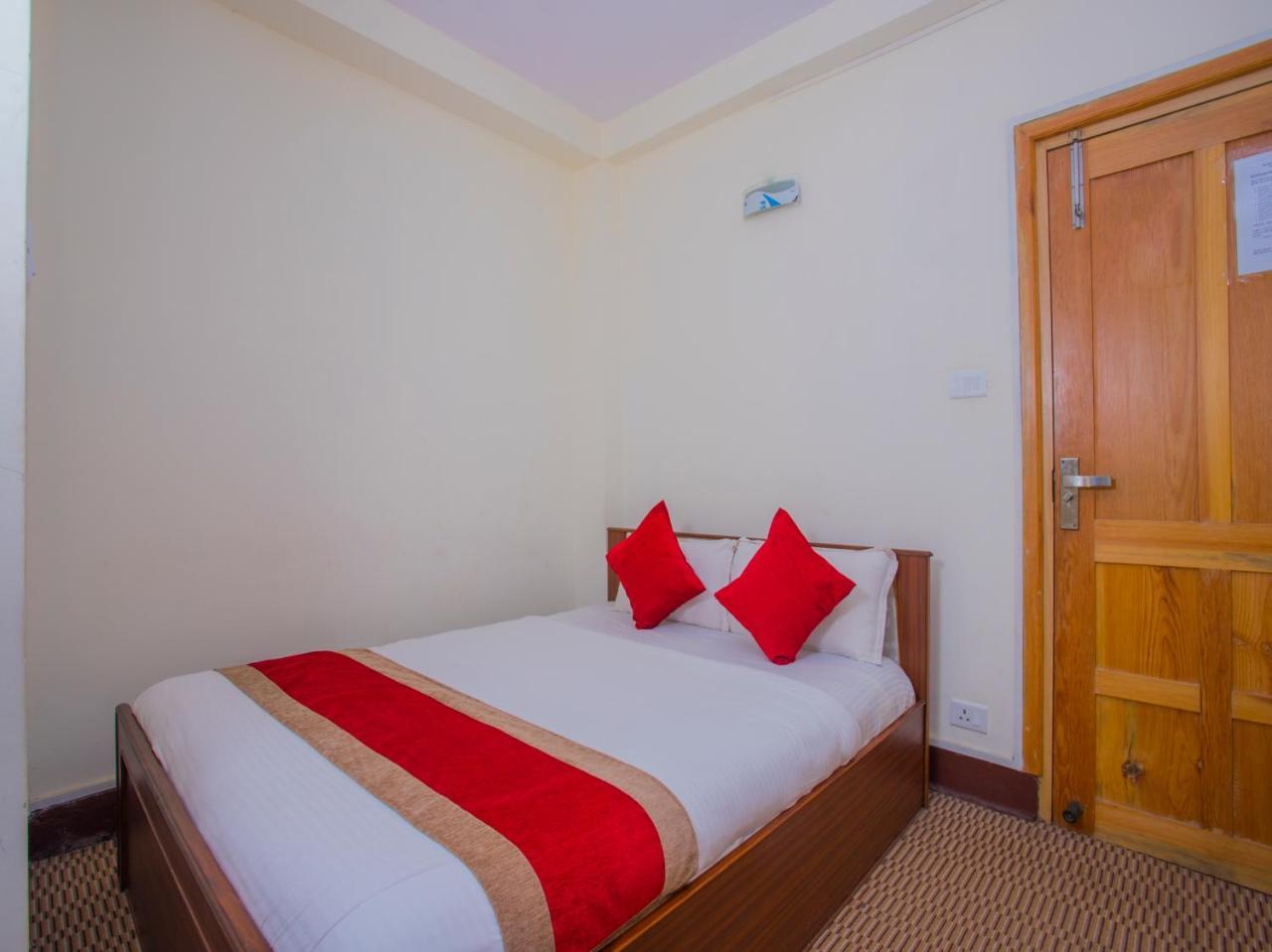 Oyo 255 White Zambala Hotel Kathmandu Bagian luar foto