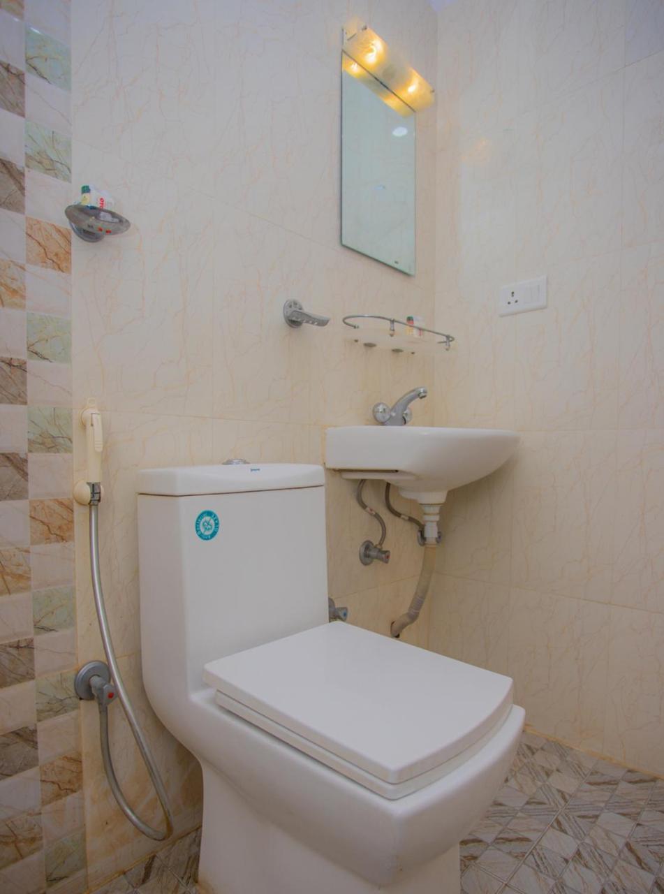 Oyo 255 White Zambala Hotel Kathmandu Bagian luar foto