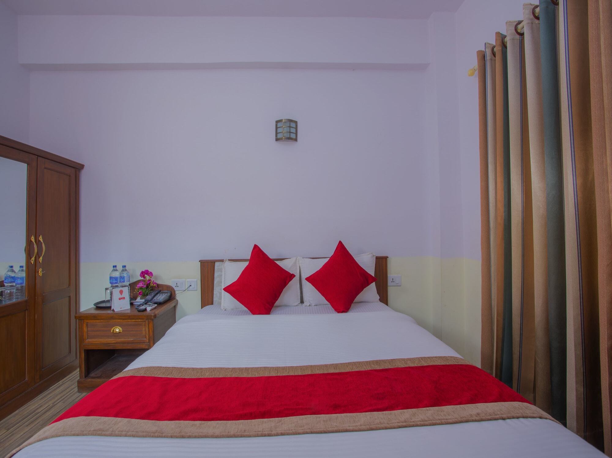Oyo 255 White Zambala Hotel Kathmandu Bagian luar foto